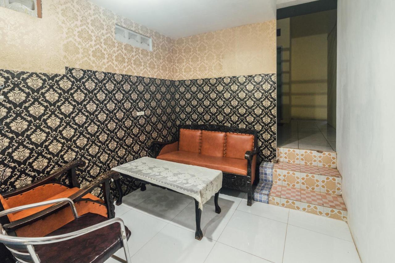 Oyo 2165 Alyah Guest House Syariah Ambon Eksteriør billede