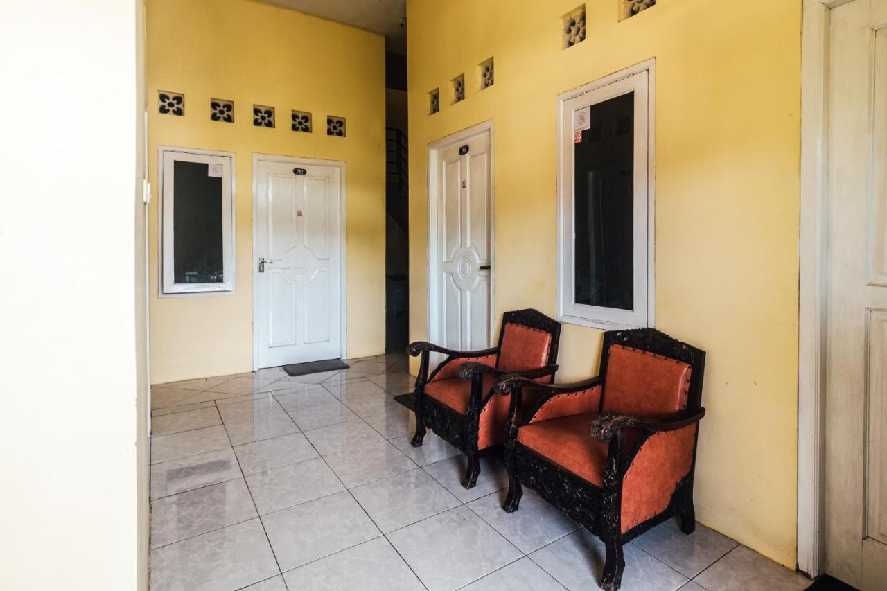 Oyo 2165 Alyah Guest House Syariah Ambon Eksteriør billede