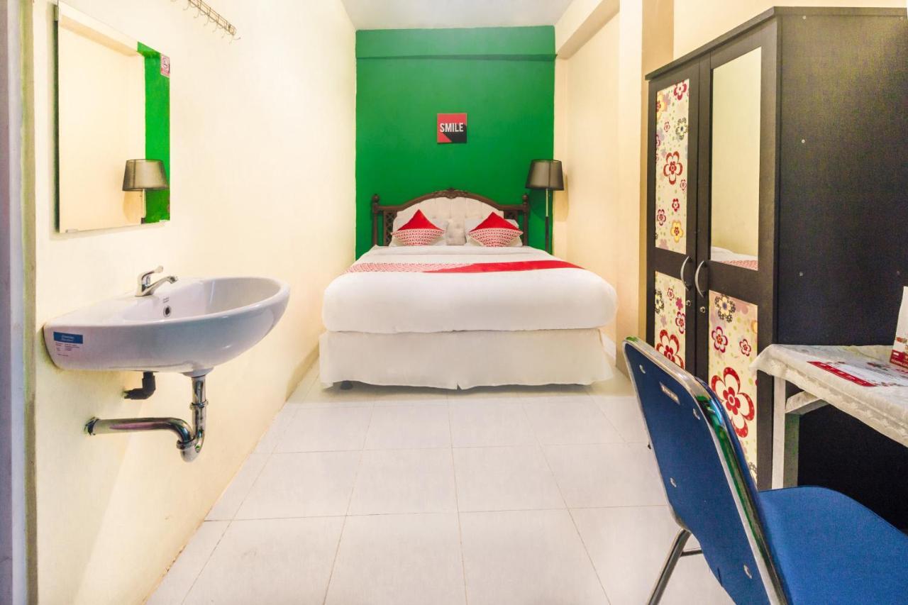 Oyo 2165 Alyah Guest House Syariah Ambon Eksteriør billede